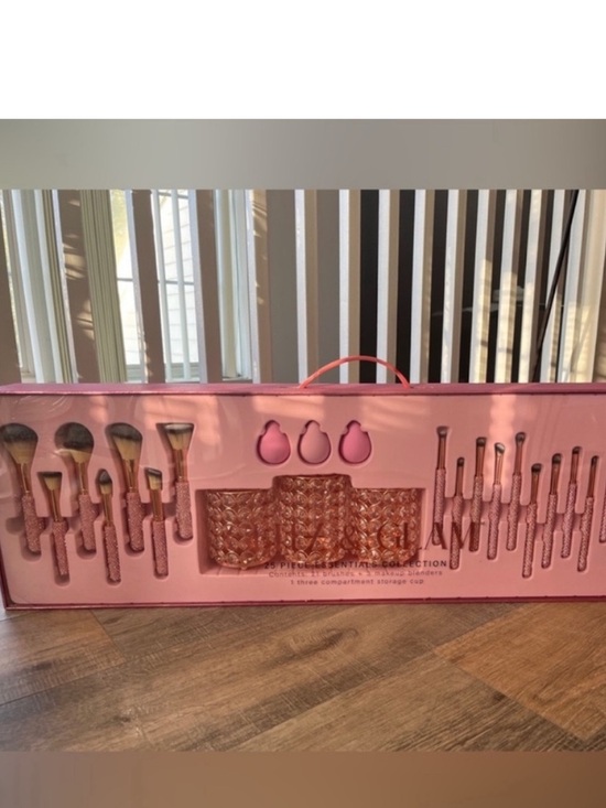 Glitz & Glam Other - Pink Rhinestone Makeup Brush and Sponge Set